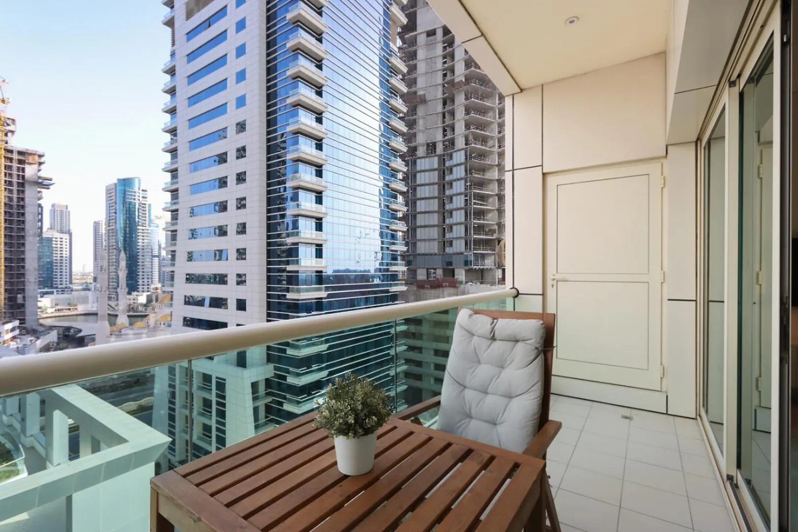 Livbnb Suites - Modern Studio In Dubai Marina Apartment