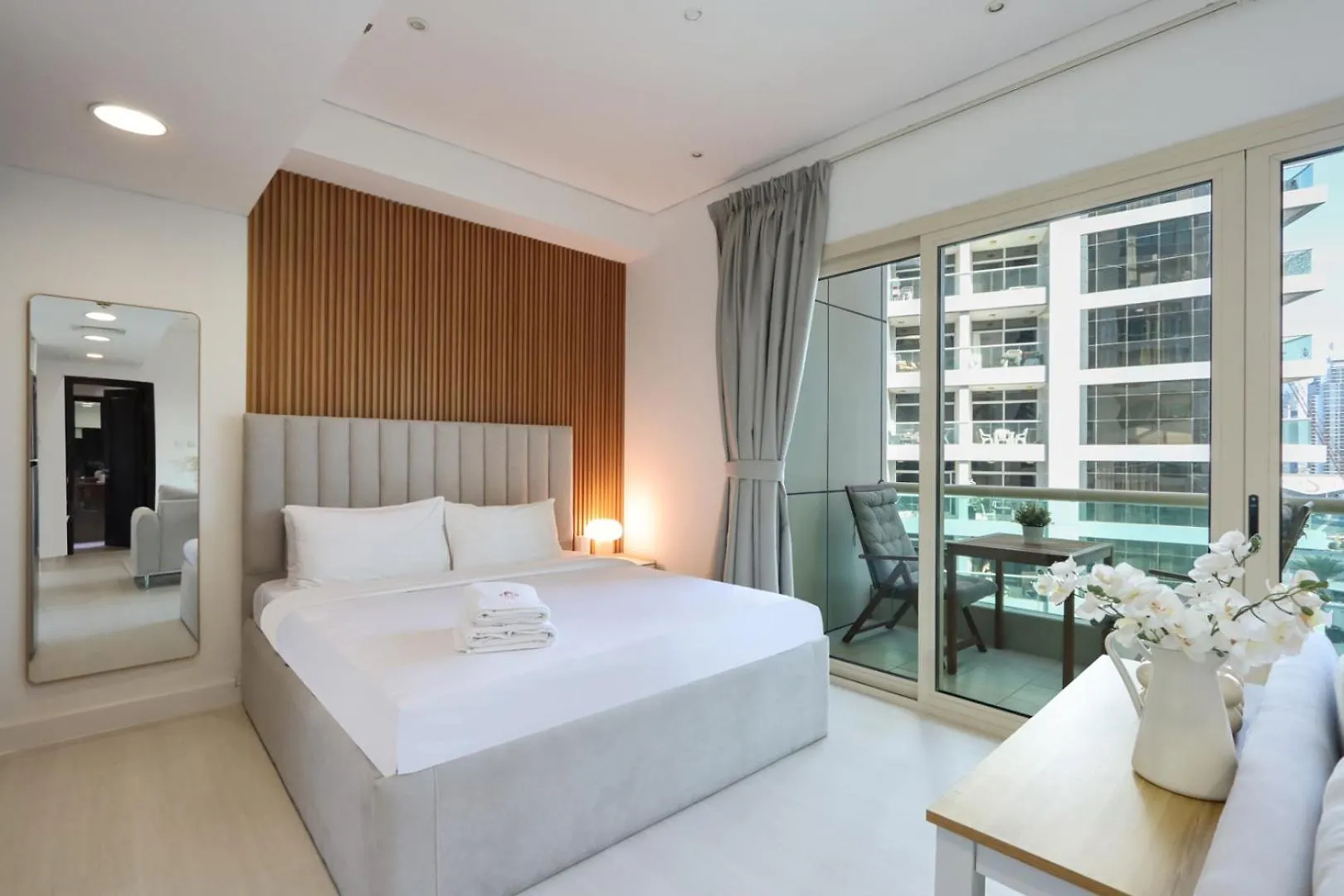 Livbnb Suites - Modern Studio In Dubai Marina Apartment